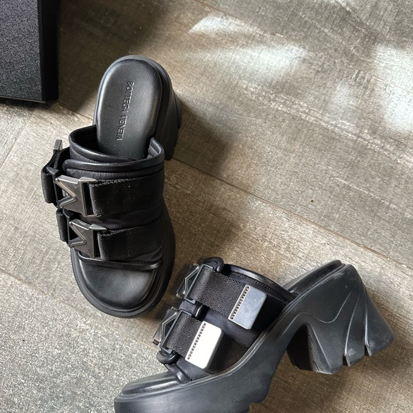 Bottega Veneta Black Sandals - Picture 1 of 4